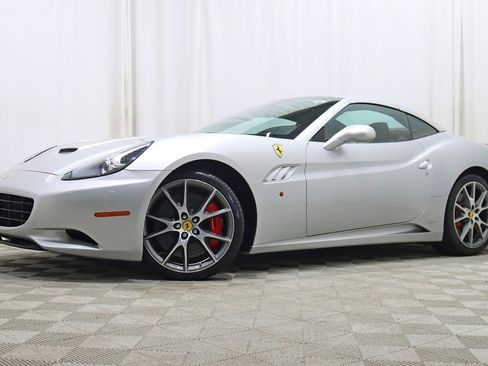 Used 2010 Ferrari California RWD image 3