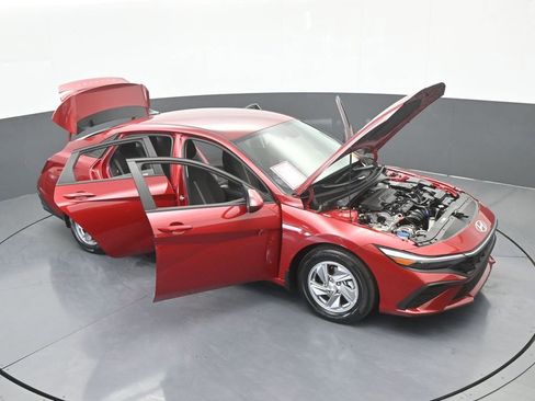 Used 2024 Hyundai Elantra SE image 63