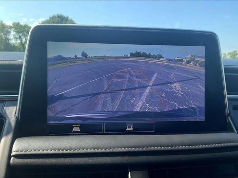 Used 2021 Chevrolet Tahoe Z71 w/ Rear Media and Nav Package image 28