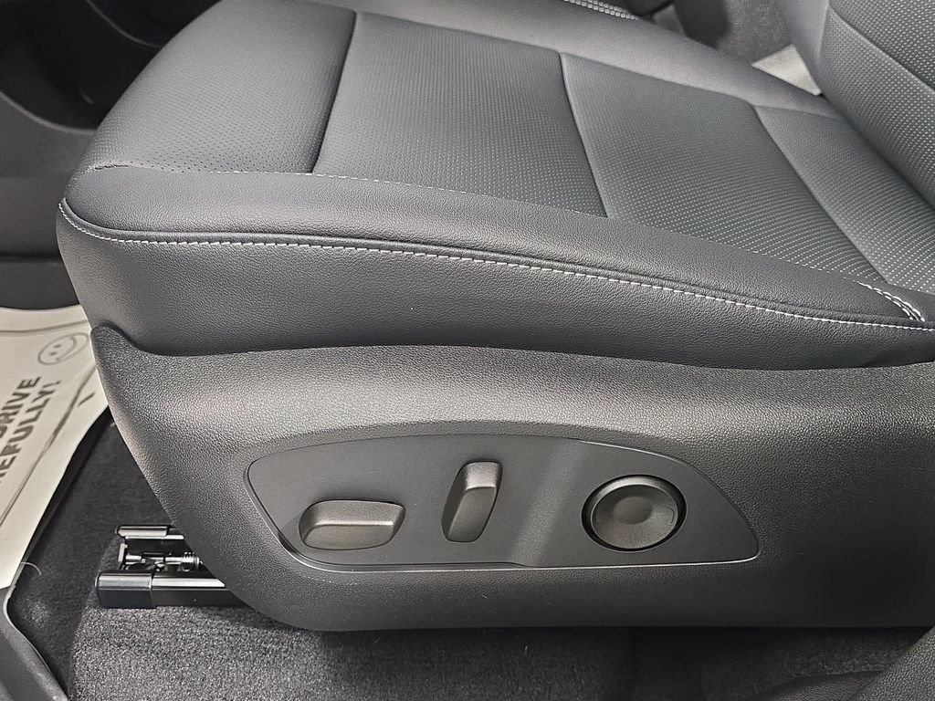 New 2027 Chevrolet Traverse LT w/ Midnight/Sport Edition AWD/4WD image 25
