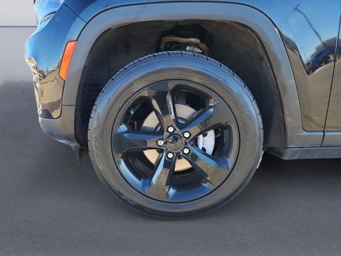 Used 2023 Jeep Grand Cherokee Altitude image 14