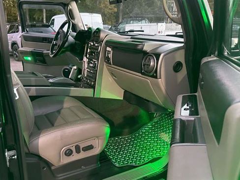 Used 2003 HUMMER H2 w/ Preferred Equipment Group image 21