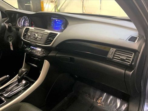Used 2016 Honda Accord LX image 32