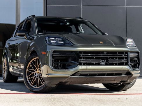 Used 2024 Porsche Cayenne Turbo image 19