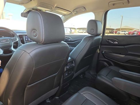 Used 2023 GMC Acadia SLT AWD/4WD image 16