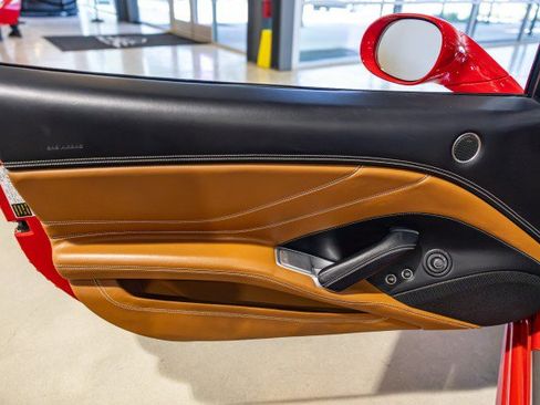 Used 2015 Ferrari California T RWD image 29