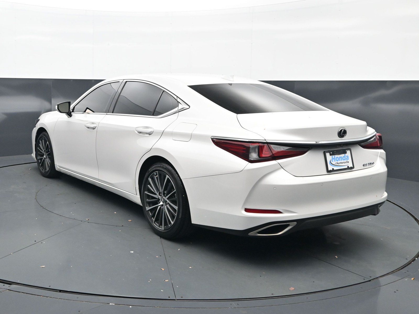 Used 2025 Lexus ES 350 w/ Premium Package FWD image 5