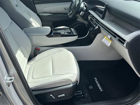 New 2025 Hyundai Tucson Limited image 13
