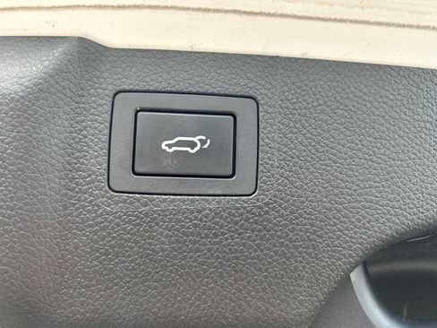 Used 2019 Hyundai Santa Fe XL image 18