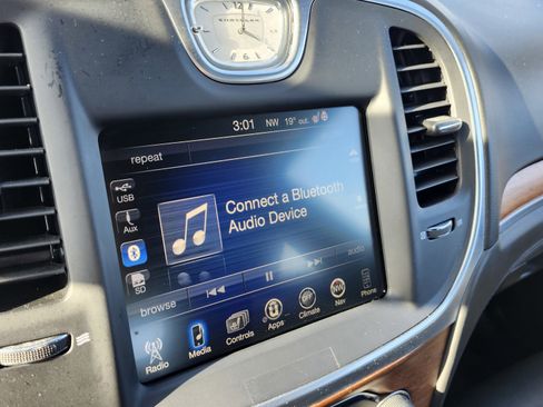 Used 2016 Chrysler 300 C Platinum image 29