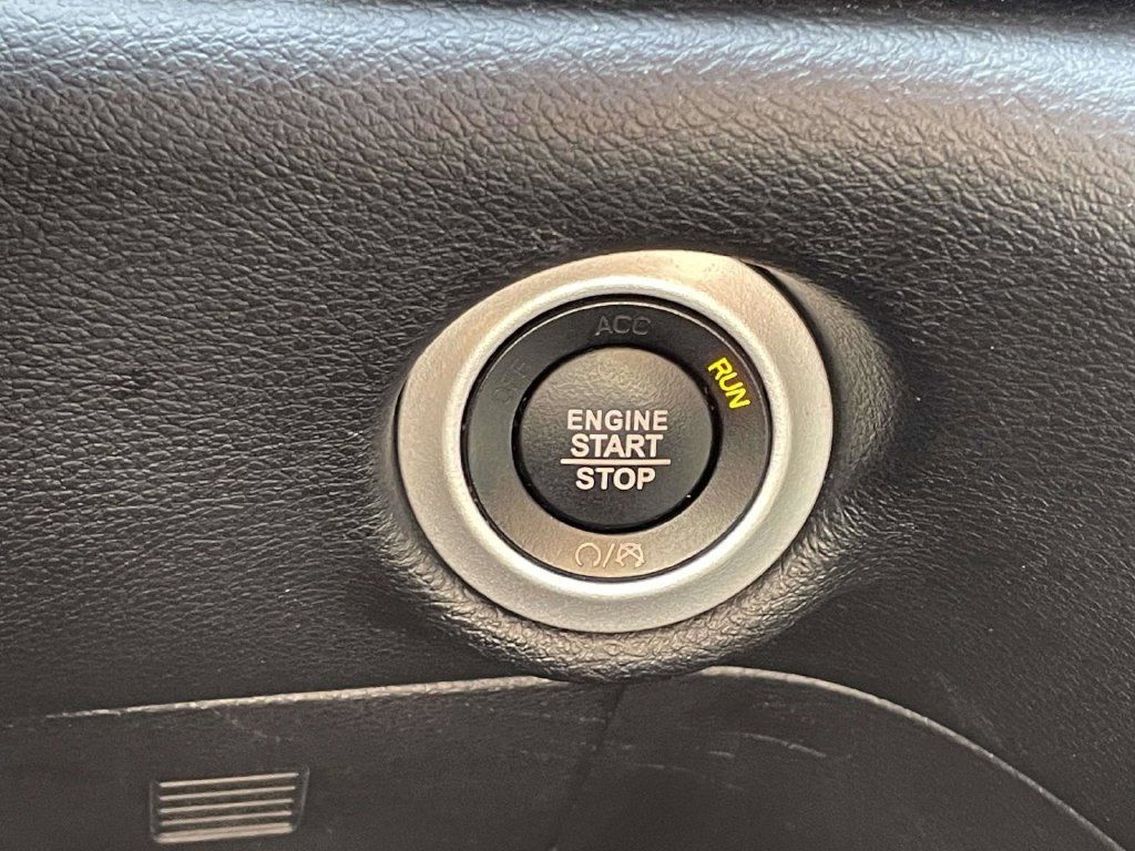 Used 2020 Chrysler Pacifica Touring-L Plus w/ S Appearance Package FWD image 27
