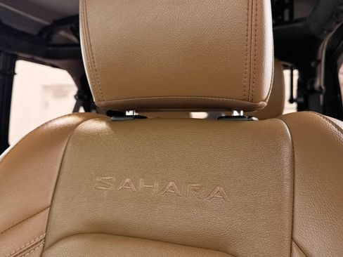 Used 2022 Jeep Wrangler Unlimited Sahara AWD/4WD image 4