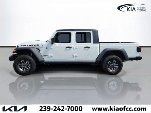 Used 2026 Jeep Gladiator Mojave AWD/4WD image 4