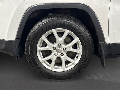 Used 2014 Jeep Cherokee Latitude w/ Cold Weather Group image 13