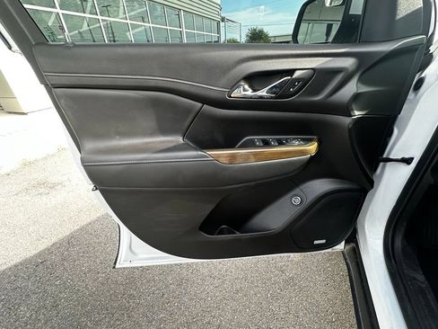 Used 2023 GMC Acadia SLE w/ Driver Convenience Package FWD image 15