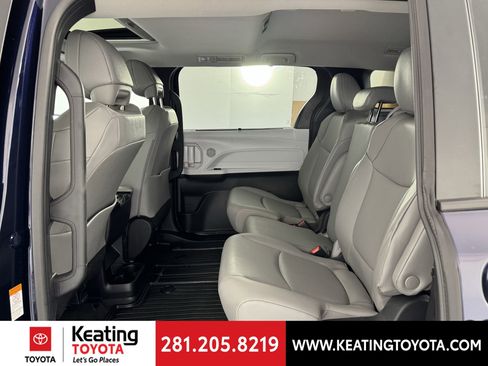 Certified 2025 Toyota Sienna XLE image 17
