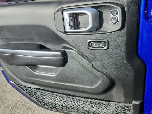 Used 2019 Jeep Wrangler Sport AWD/4WD image 9