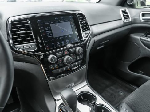 Used 2019 Jeep Grand Cherokee Altitude RWD image 11
