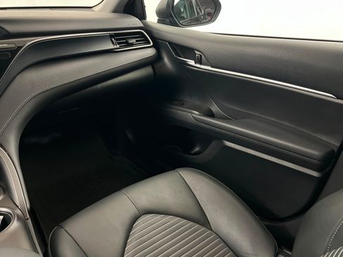 Used 2022 Toyota Camry SE FWD image 11