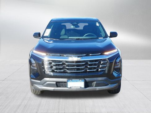 Used 2025 Chevrolet Equinox LT image 2
