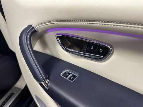 Used 2019 Bentley Bentayga V8 Sport Utility 4D image 27