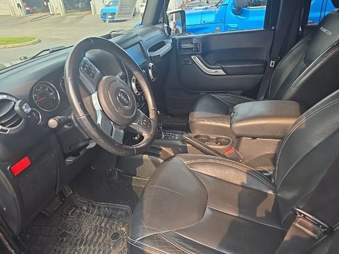 Used 2017 Jeep Wrangler Unlimited Rubicon AWD/4WD image 6