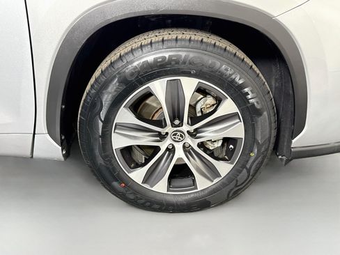 Used 2023 Toyota Highlander XLE FWD image 32