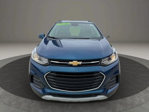 Used 2019 Chevrolet Trax LT w/ Driver Confidence Package FWD image 2