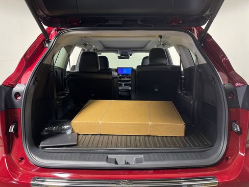 New 2026 Toyota Highlander Platinum AWD/4WD image 9