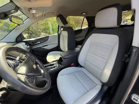 Used 2022 Chevrolet Equinox LS image 38