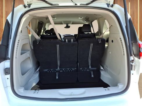 Used 2023 Chrysler Pacifica Touring-L FWD image 31