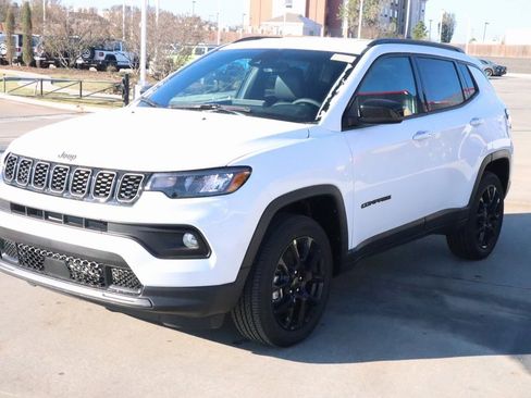 New 2026 Jeep Compass Latitude image 10