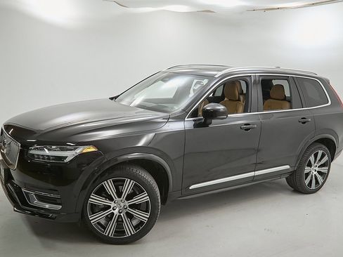 Certified 2023 Volvo XC90 B6 Ultimate w/ Protection Package Premier image 3