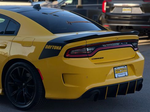 Used 2017 Dodge Charger R/T image 9