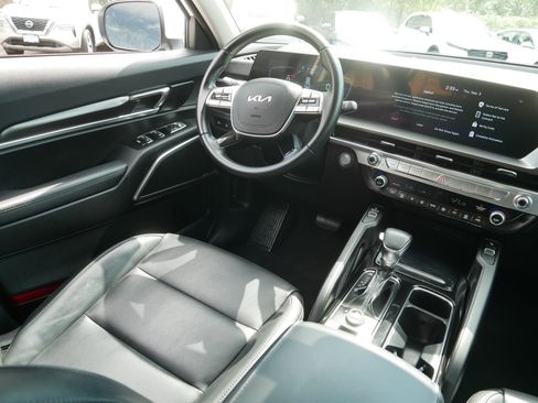 Certified 2024 Kia Telluride S w/ S Sunroof Package AWD/4WD image 9
