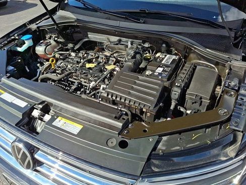 Certified 2022 Volkswagen Tiguan SE w/ Panoramic Sunroof Package AWD/4WD image 33