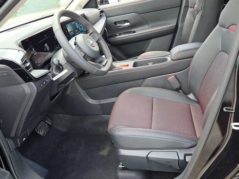 New 2026 Nissan Kicks SR w/ SR Premium Package FWD image 3