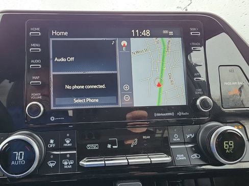 Used 2020 Toyota Highlander XLE AWD/4WD image 15
