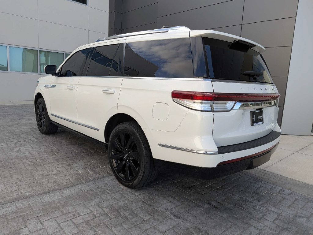 Certified 2024 Lincoln Navigator Reserve AWD/4WD image 3
