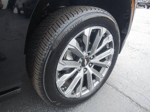 Used 2025 Chevrolet Suburban High Country image 48