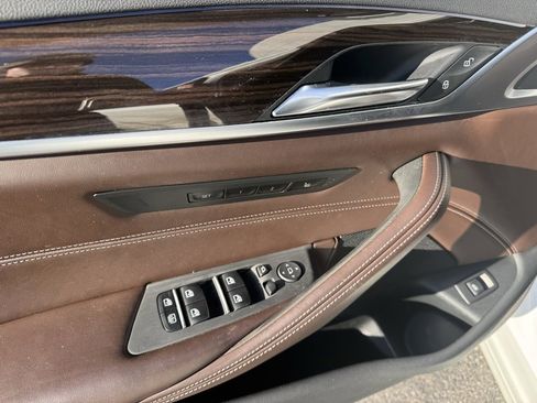 Used 2020 BMW 530i xDrive w/ M Sport Package image 18