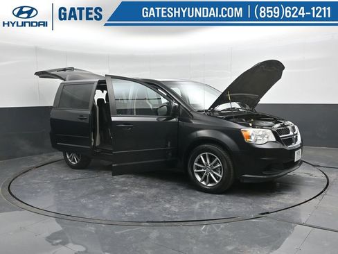 Used 2016 Dodge Grand Caravan SE image 49