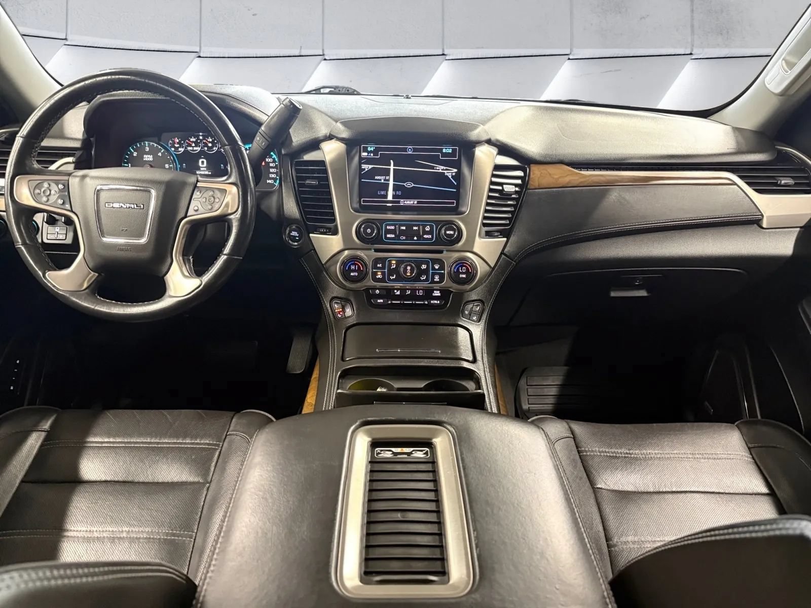 Used 2020 GMC Yukon Denali w/ Open Road Package AWD/4WD image 10