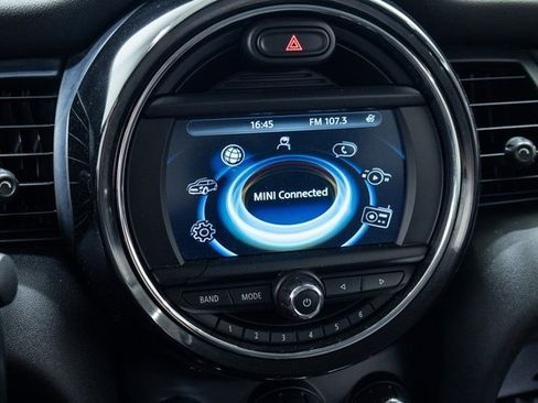 Used 2018 MINI Cooper 2-Door Hardtop image 15