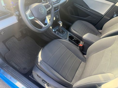 Used 2022 Volkswagen Taos SE w/ Panoramic Sunroof Package image 8