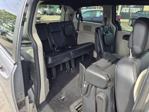 Used 2019 Dodge Grand Caravan SXT image 14