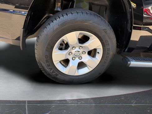 Used 2019 RAM 1500 Big Horn AWD/4WD image 11