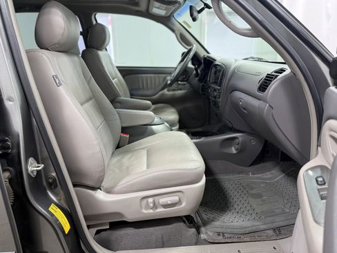 Used 2005 Toyota Sequoia Limited image 25