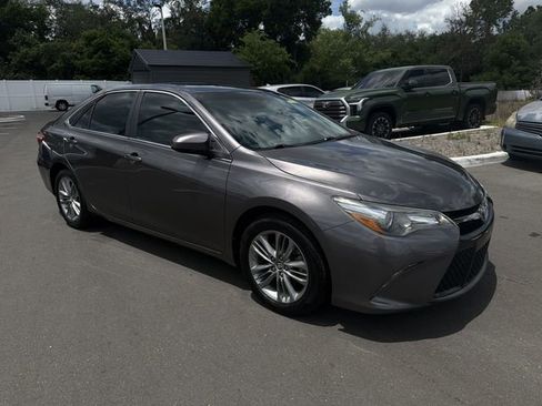 Used 2015 Toyota Camry SE w/ Moonroof Package image 13