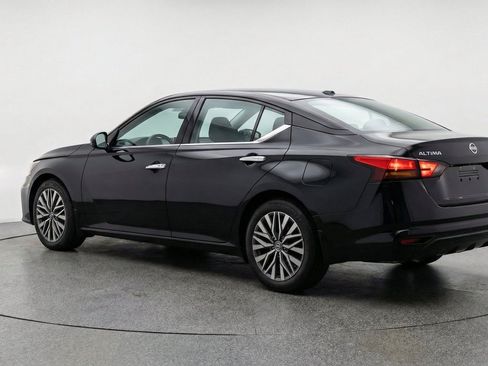 Used 2025 Nissan Altima 2.5 SV FWD image 6